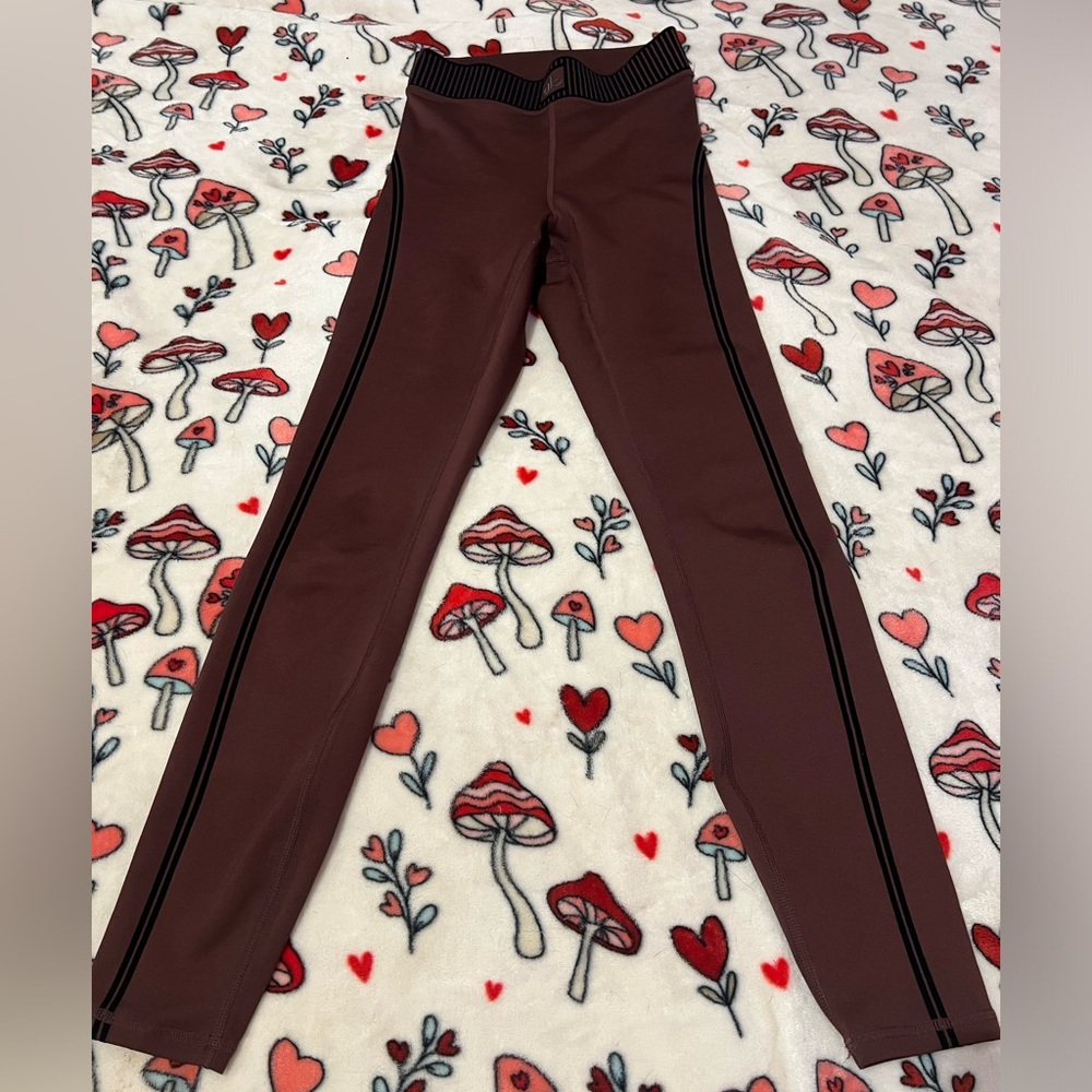 ALO YOGA CHERRY COLA AIRLIFT BRA AND MATCHING PANTS